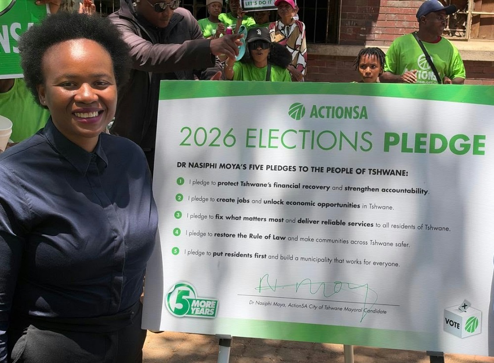 ActionSA Tshwane mayoral candidate Nasiphi Moya holds up her election pledge during the party’s final election campaign rally in Hillbrow, Johannesburg on 30 October 2026.